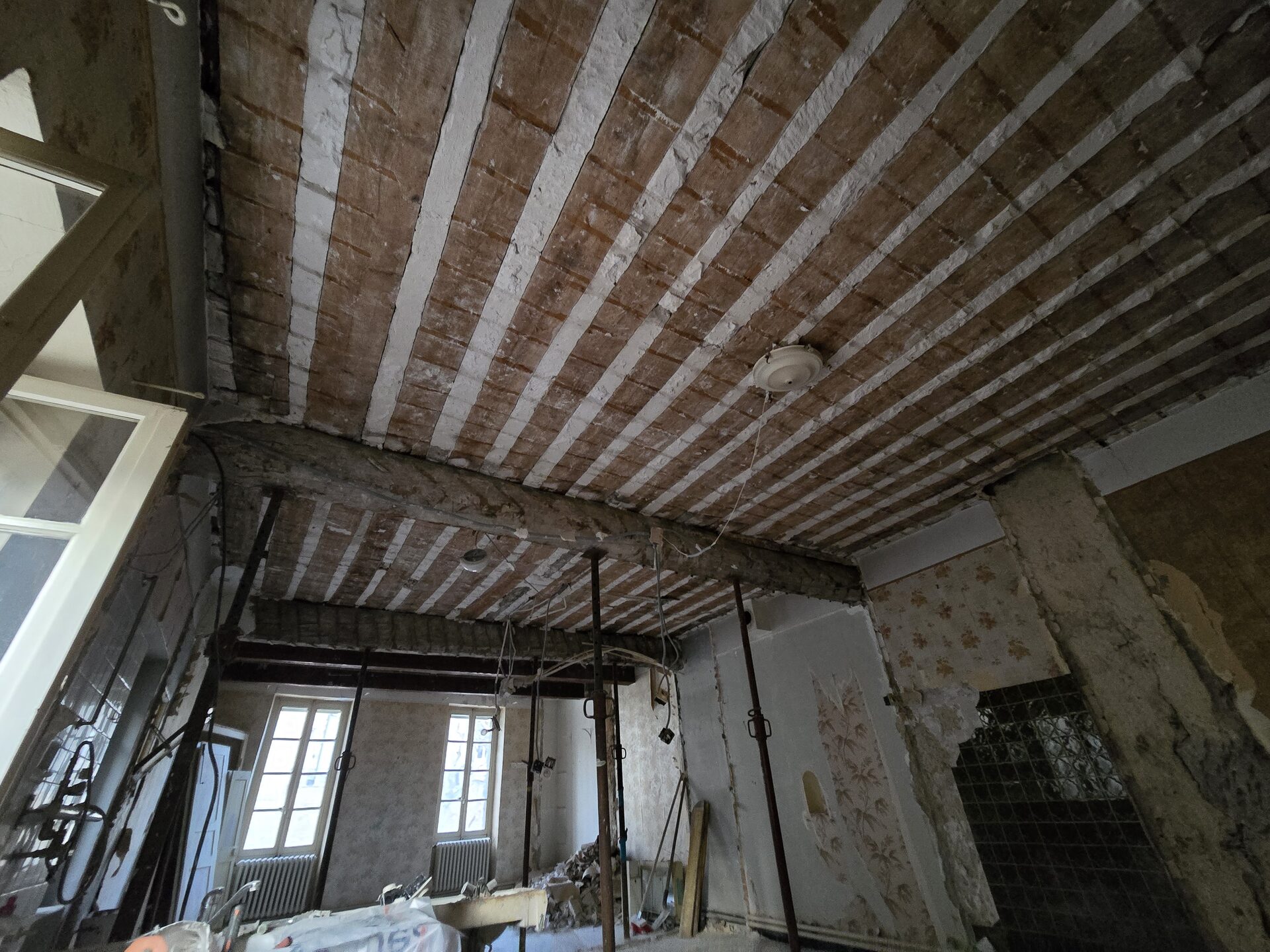 Sablage d’un plafond à Châteauneuf-de-Gadagne — vue 1
